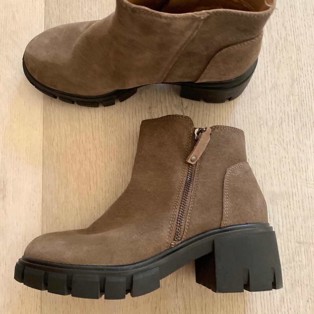 Me Too Mya Brown Suede Lug Sole Ankle Boots Chunky Block Heel Booties Womens 7.5